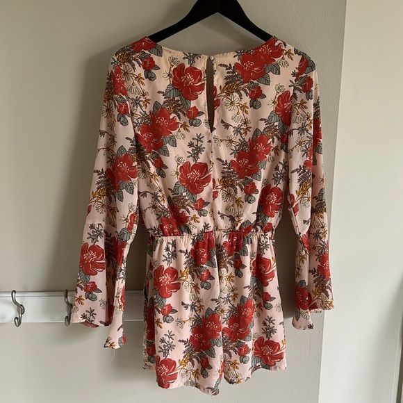 Lulu’s Floral Bell Sleeve Floral Romper - Picture 5 of 5